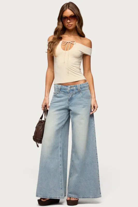 Stitched Low Rise Wide Leg Jeans made by Edikted