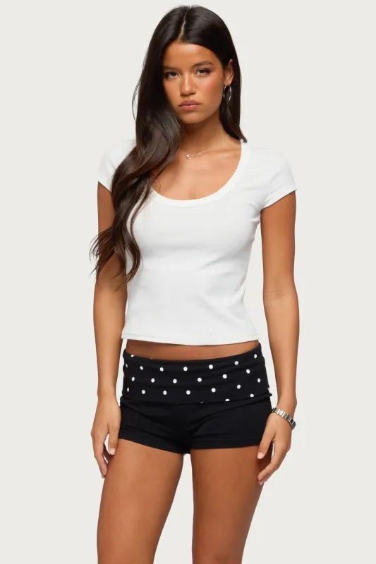Pamela Ribbed Scoop Neck T Shirt made by Edikted