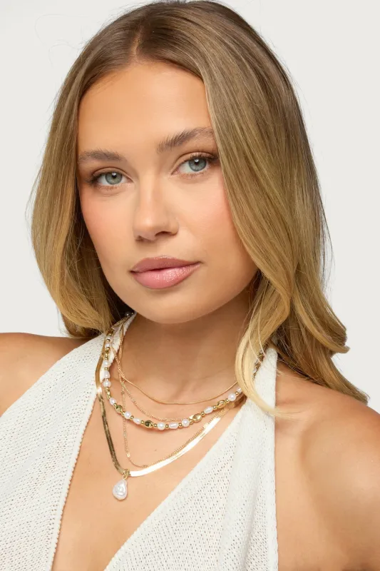 Pearly Necklace Set made by Edikted