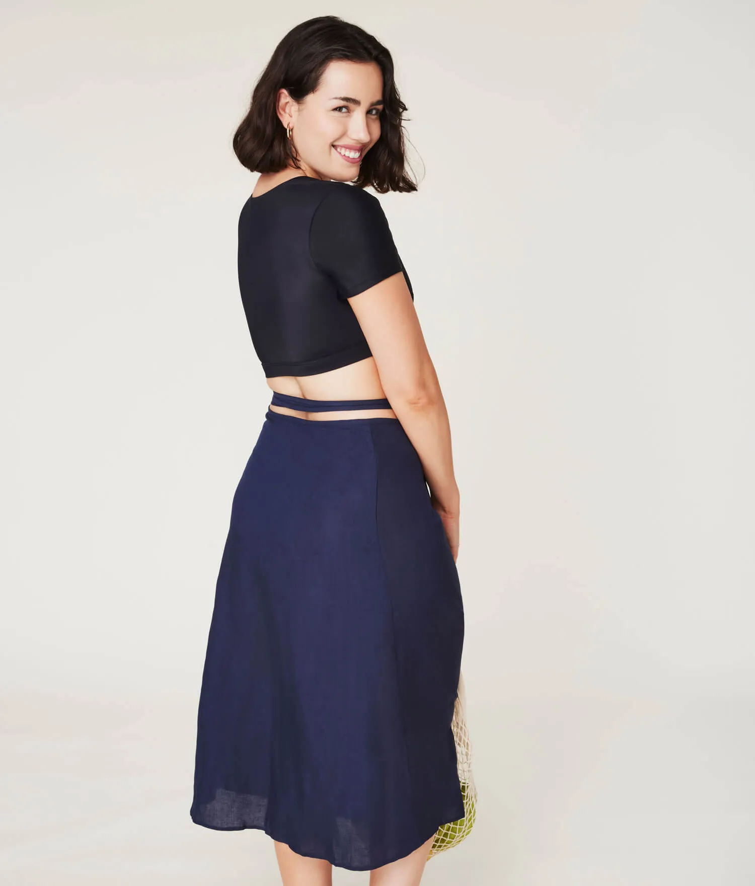 The Tavira Skirt - Linen - Midnight (Archive) sold by Andie product image thumbnail 2
