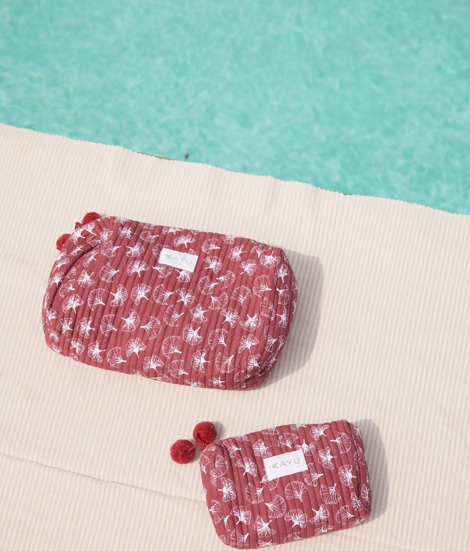 Mini Clover Travel Case Bag sold by Andie product image thumbnail 4