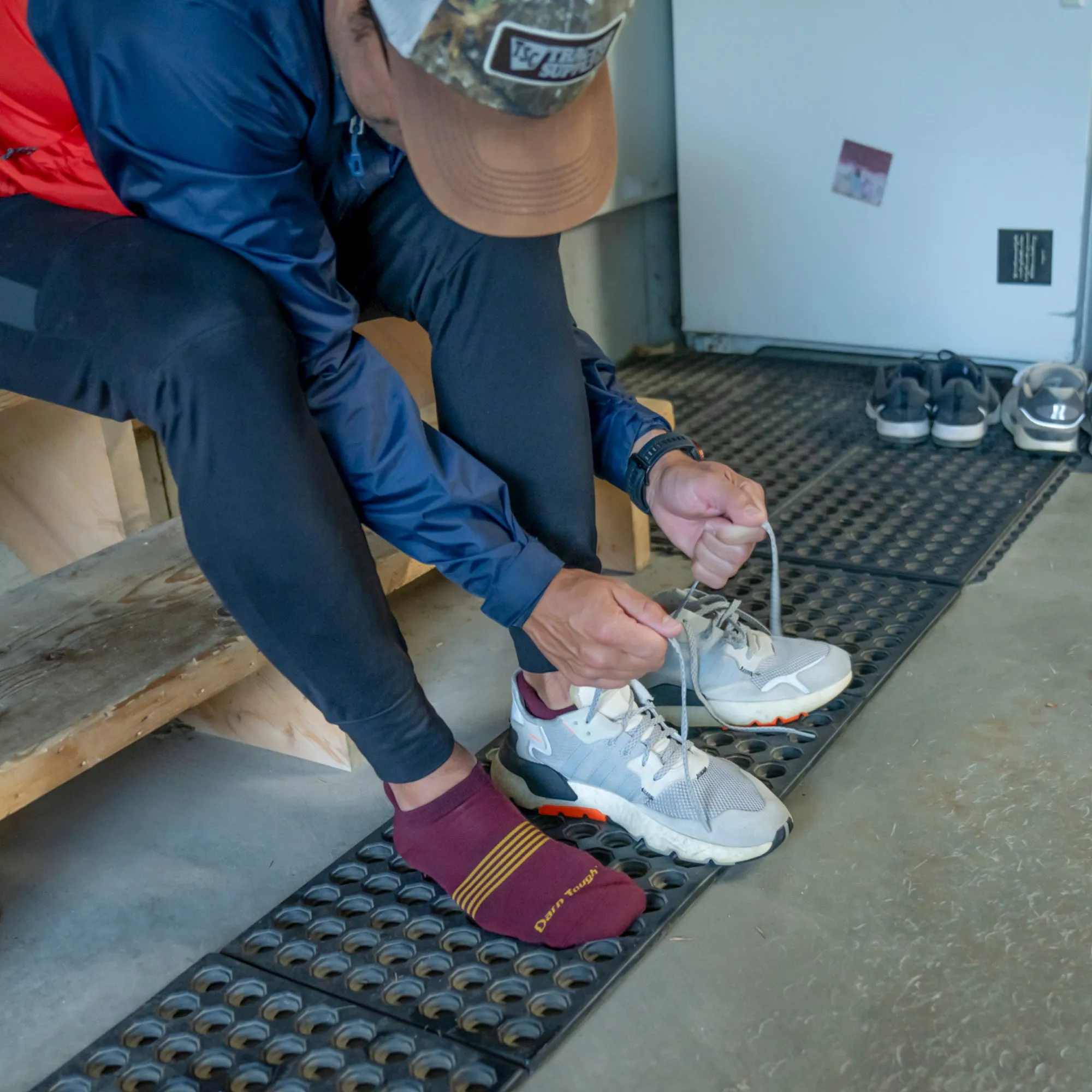 Men's Limited Edition Element No Show Tab Lightweight Running Sock sold by Darn Tough Vermont product image thumbnail 3