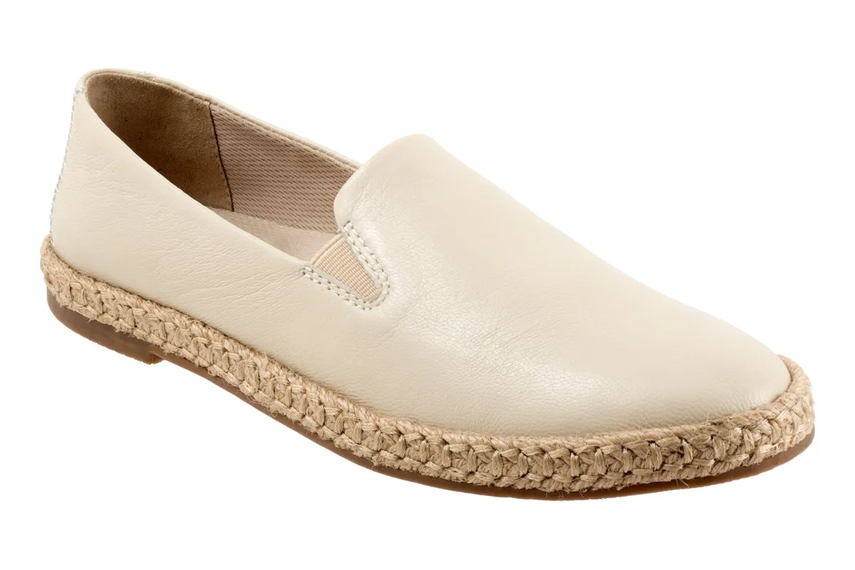 Poppy sold by The Walking Company