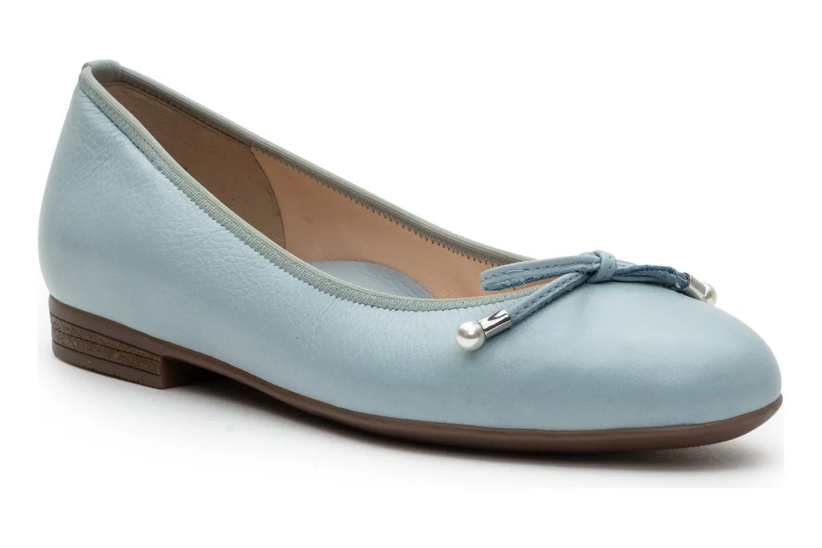 Scout sold by The Walking Company