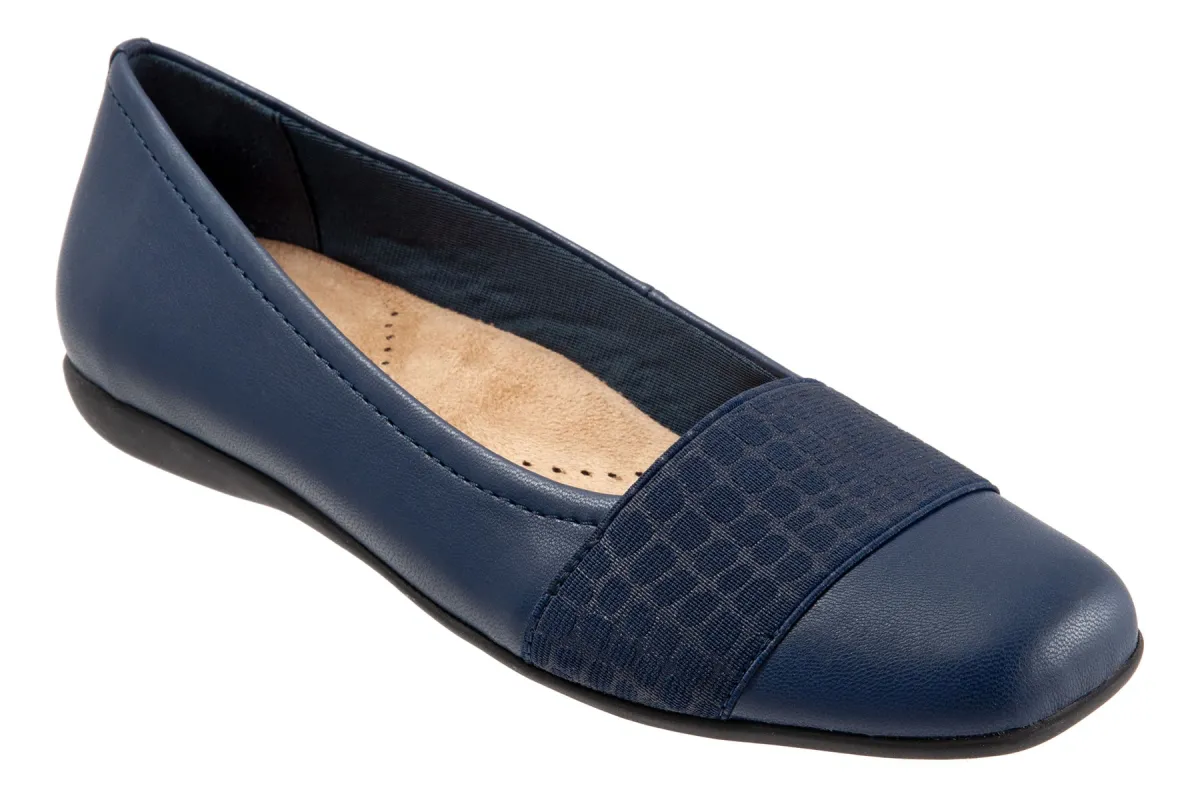 Samantha sold by The Walking Company