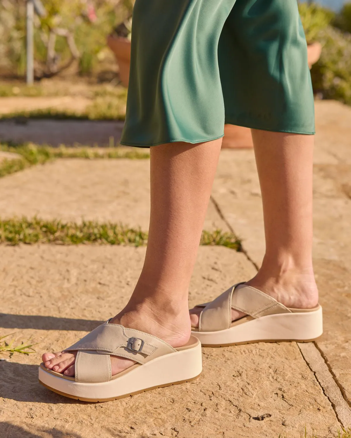 Solstice Cross Slide Metatarsal sold by The Walking Company product image thumbnail 3