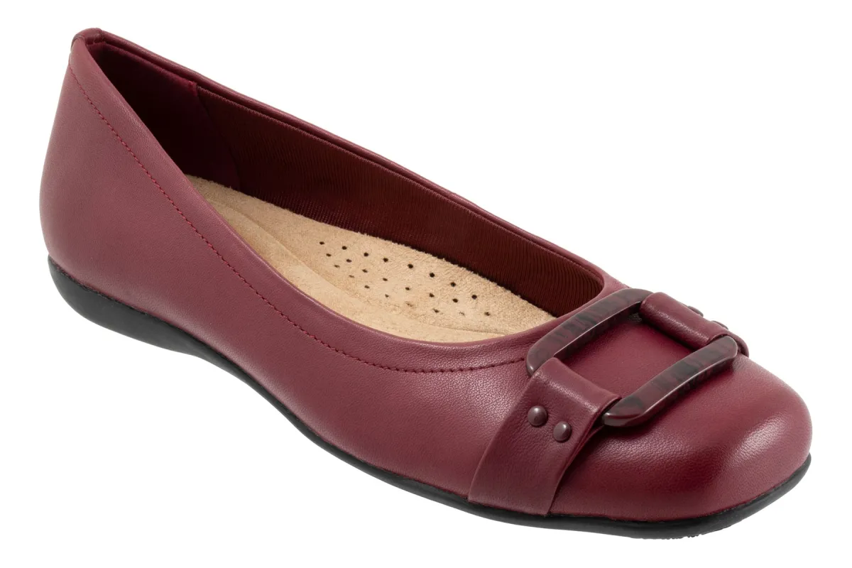 Sizzle Signature sold by The Walking Company