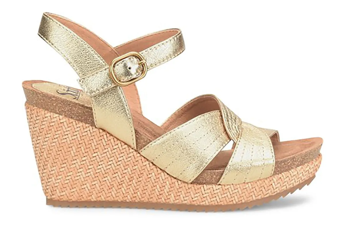 Clarissa sold by The Walking Company