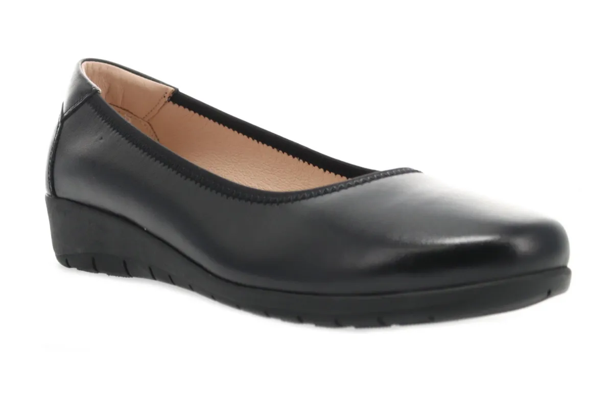 Yara sold by The Walking Company