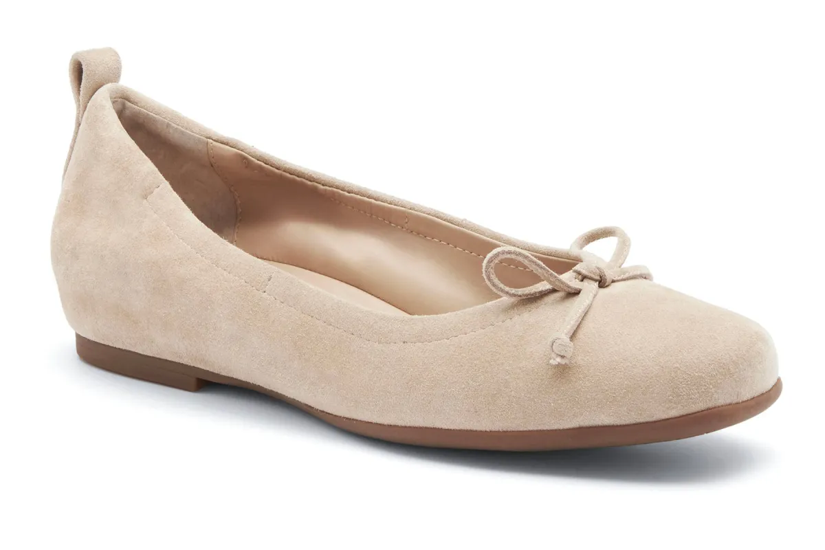 Cadence Bow sold by The Walking Company