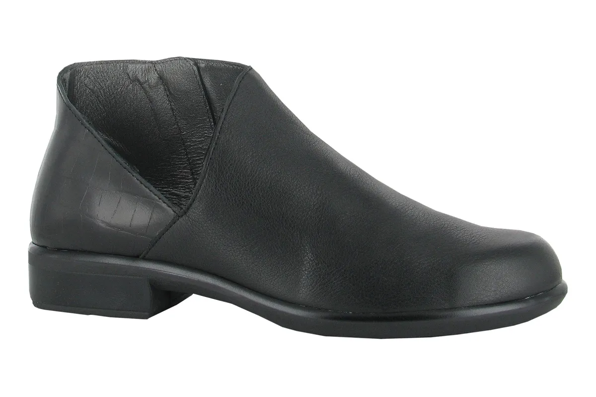 Bayamo sold by The Walking Company