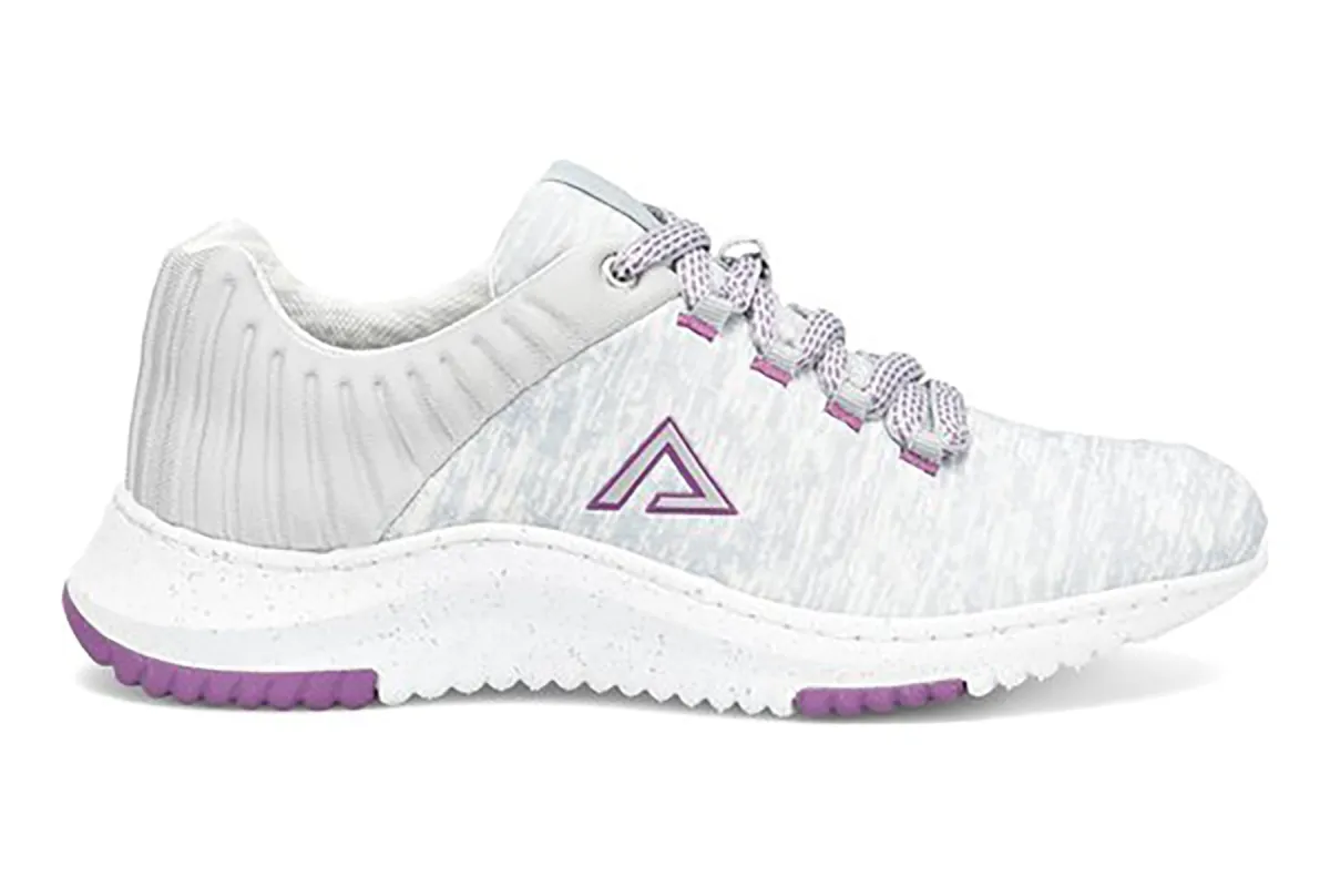 Elin made by The Walking Company