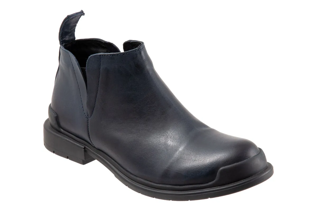 Elise sold by The Walking Company