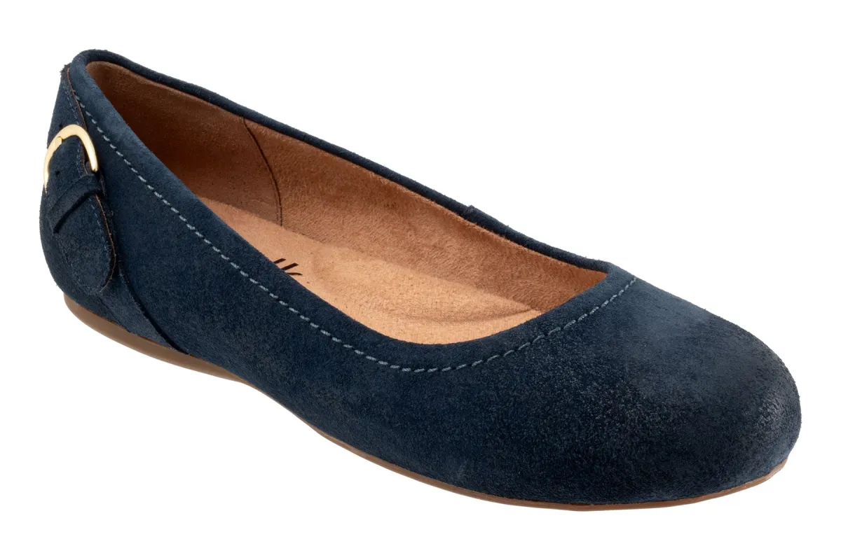 Sydney sold by The Walking Company