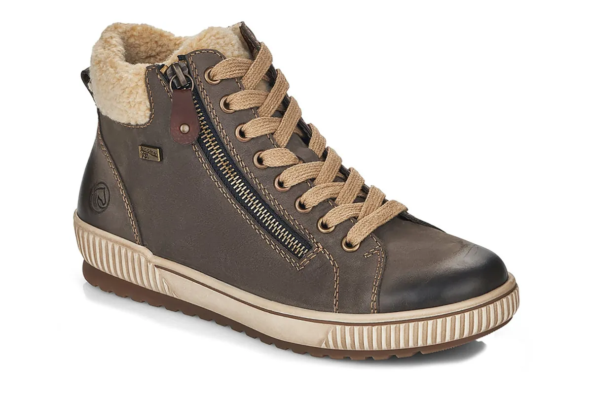 Maddita 70 sold by The Walking Company