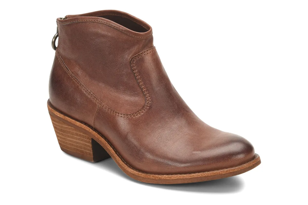 Aisley sold by The Walking Company