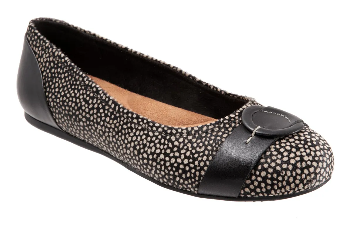 Savannah sold by The Walking Company