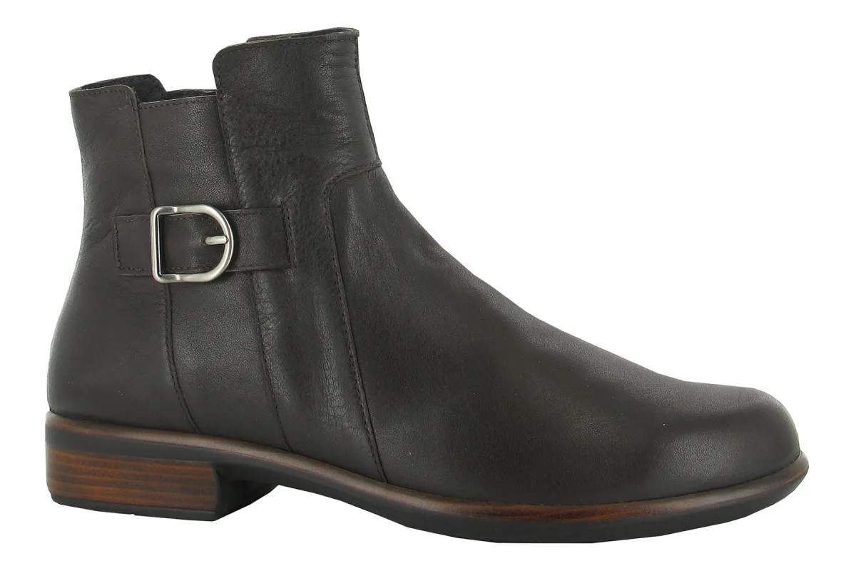 Maestro sold by The Walking Company