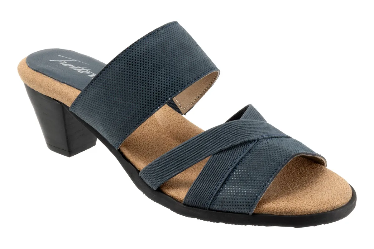 Maxine sold by The Walking Company