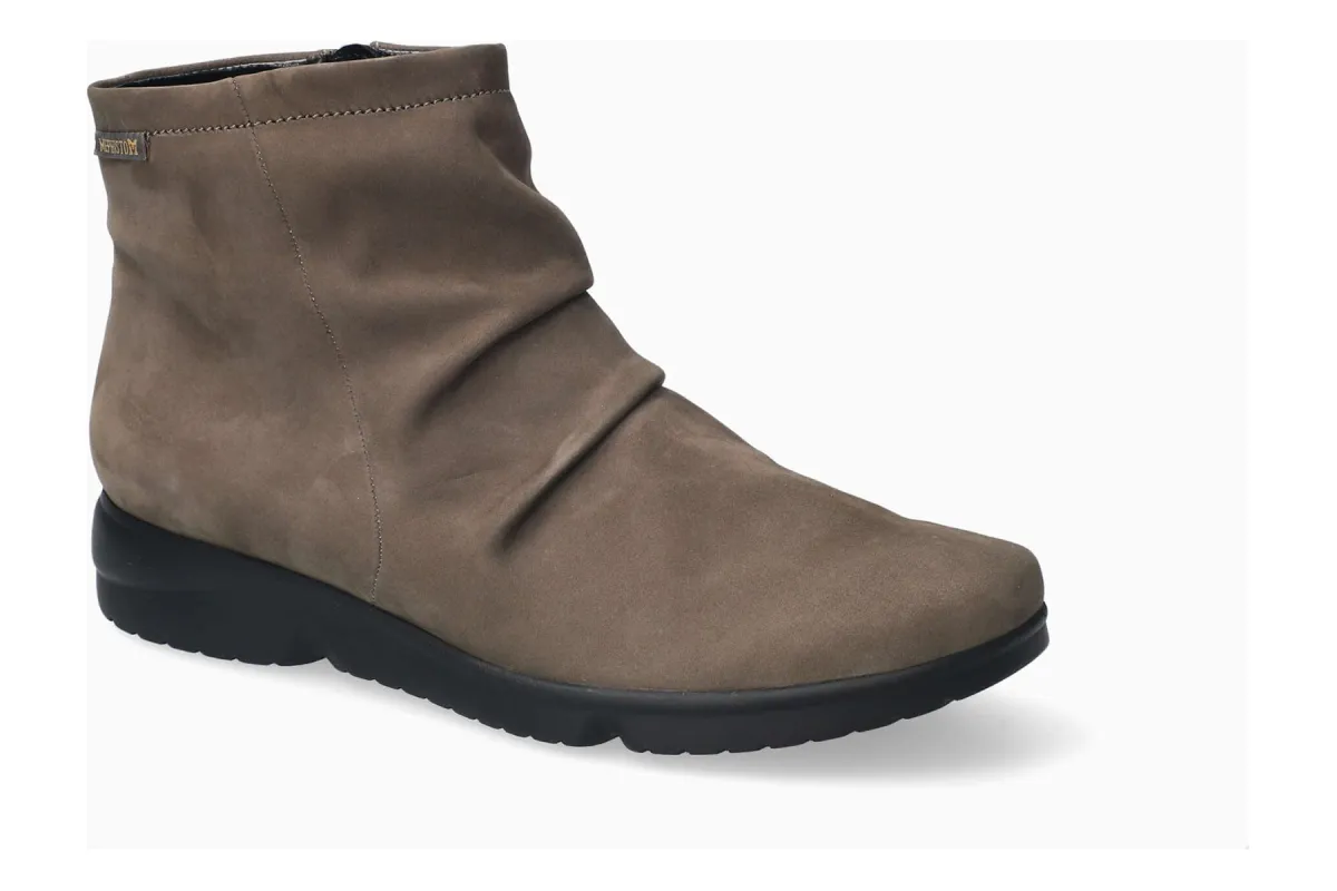 Rezia sold by The Walking Company