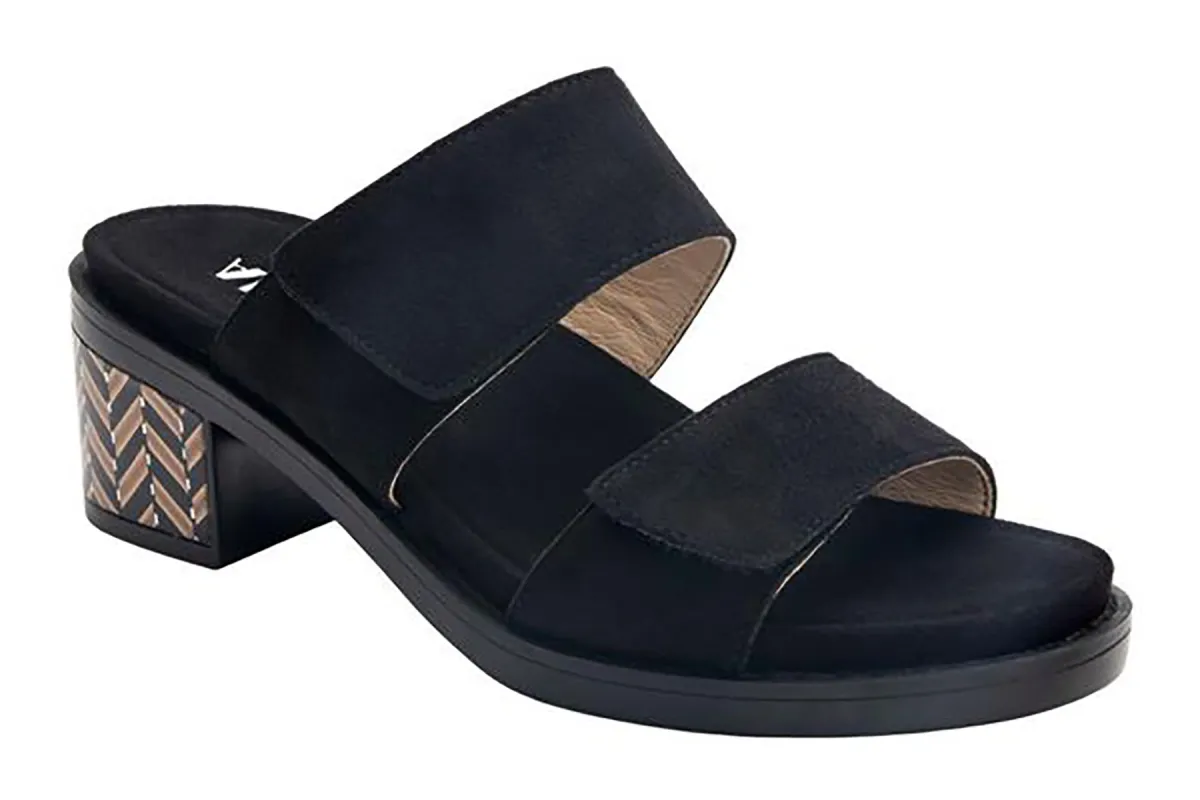 Tia sold by The Walking Company