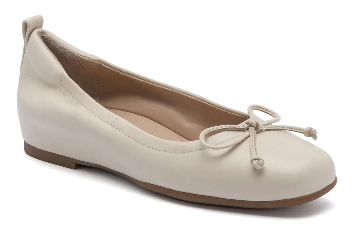 Cadence Bow sold by The Walking Company