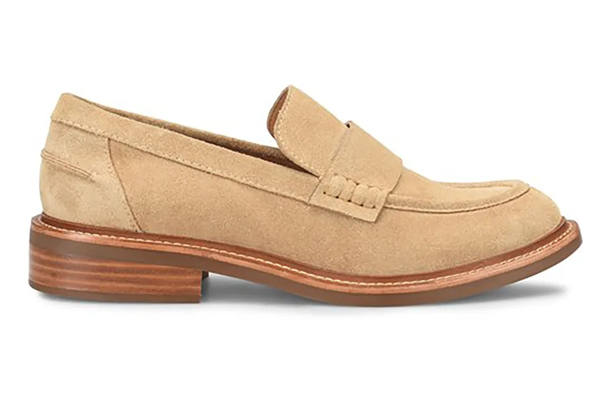 Meryl sold by The Walking Company