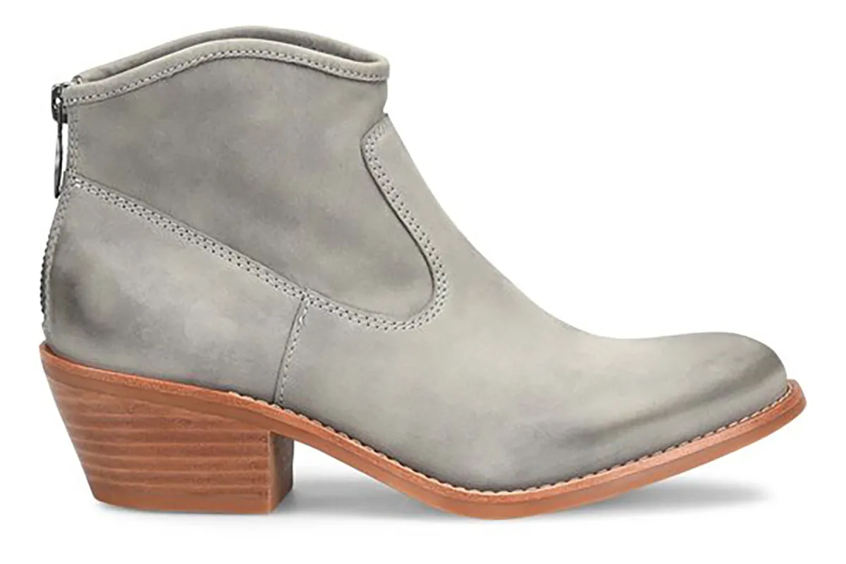 Aisley sold by The Walking Company