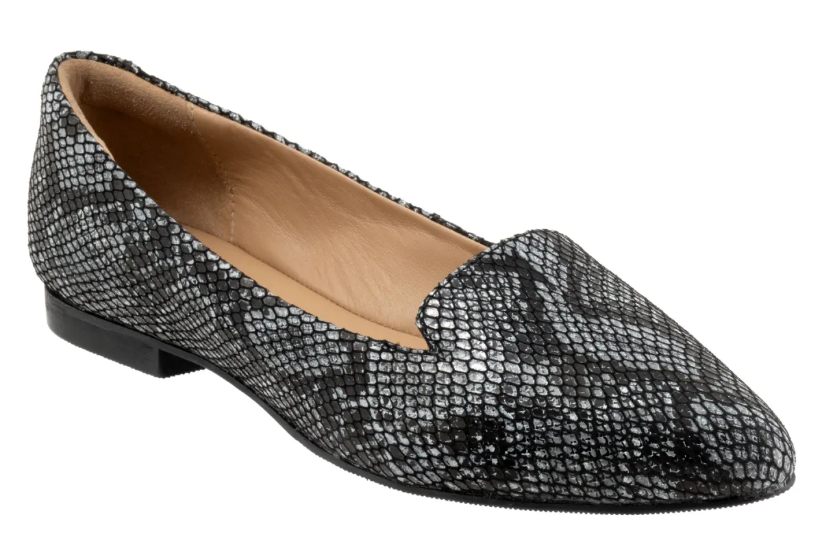 Harlowe sold by The Walking Company