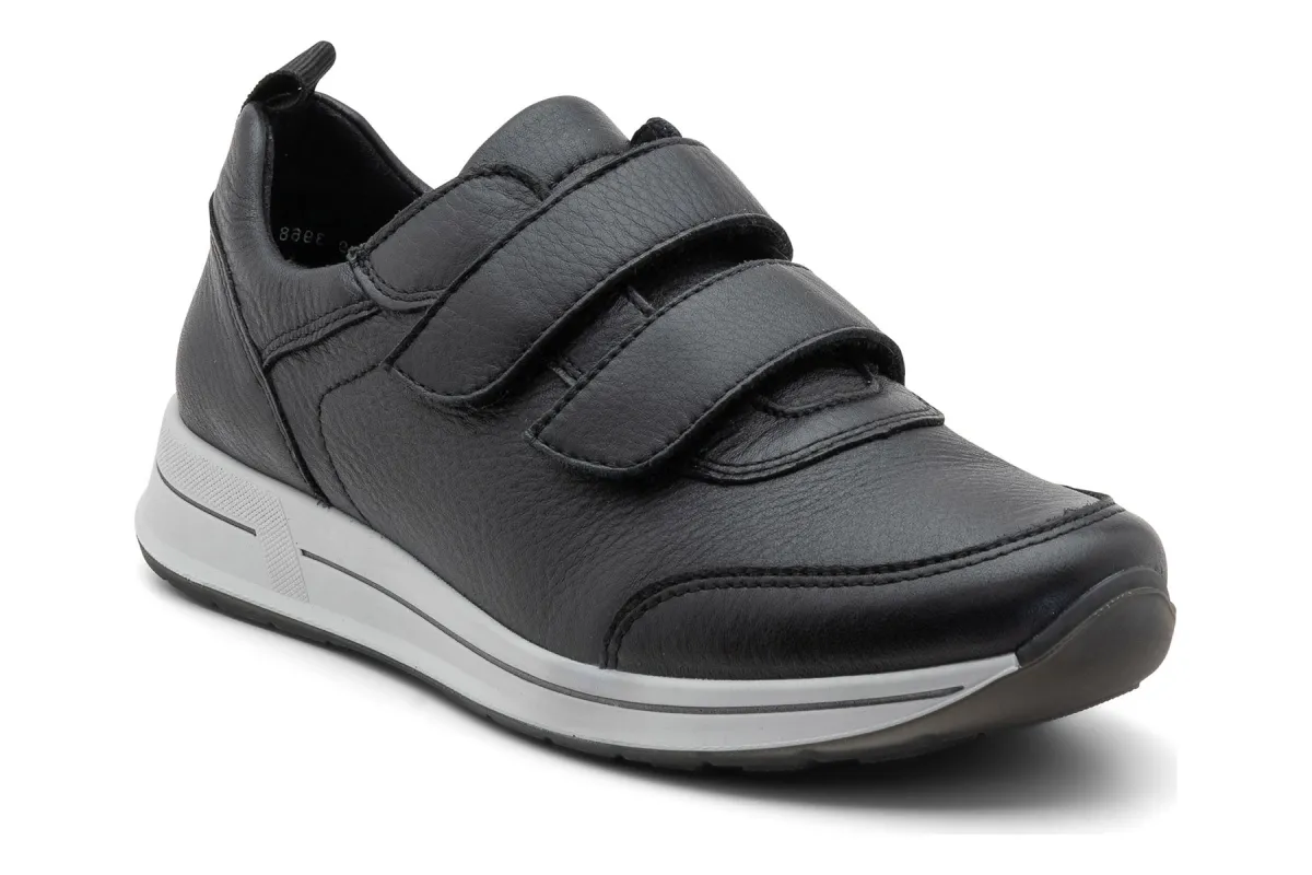 Oakland sold by The Walking Company