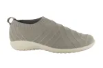 Okahu sold by The Walking Company