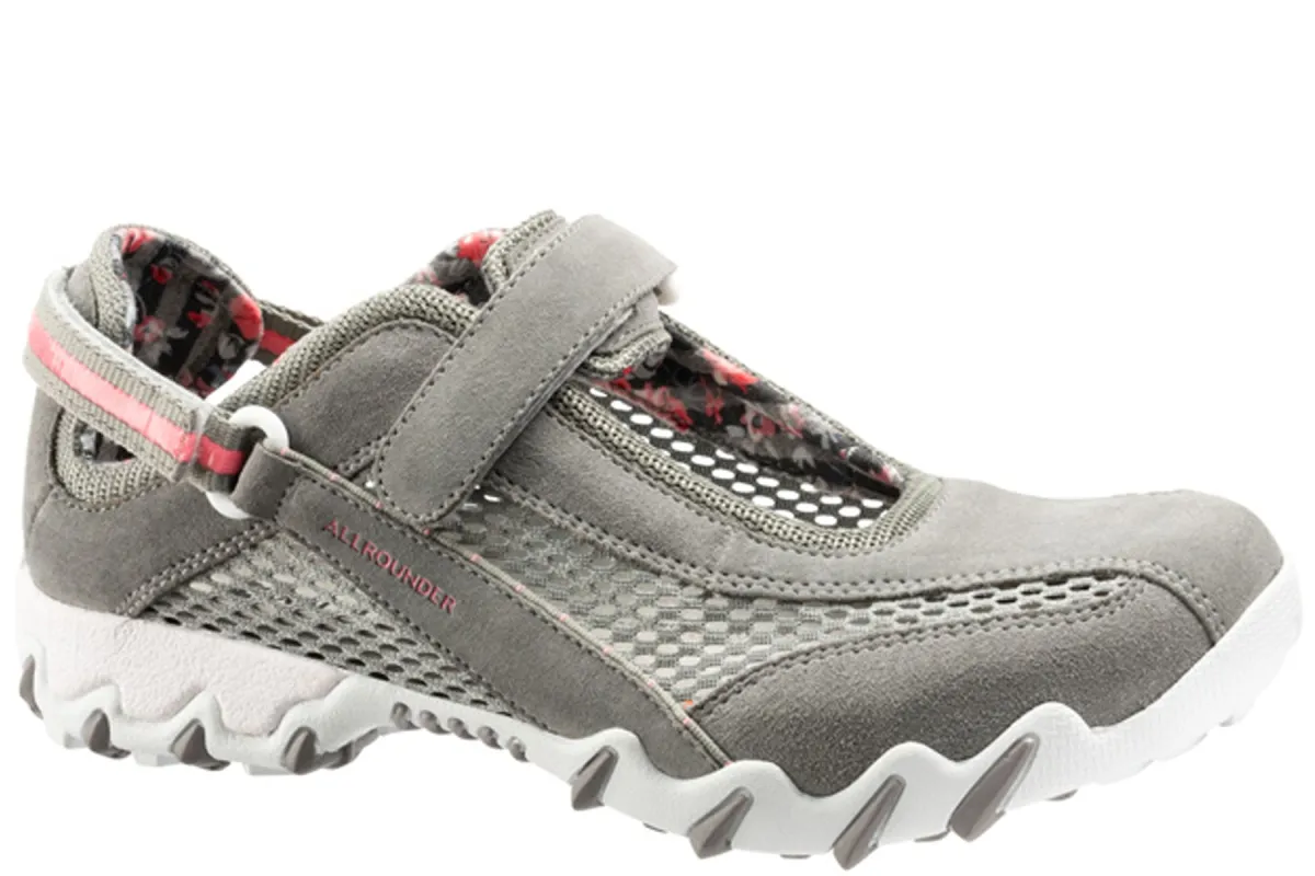 Niro sold by The Walking Company