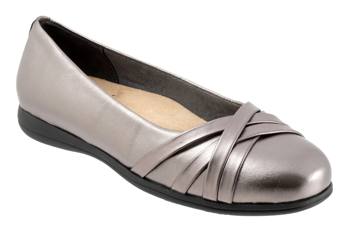 Daphne sold by The Walking Company