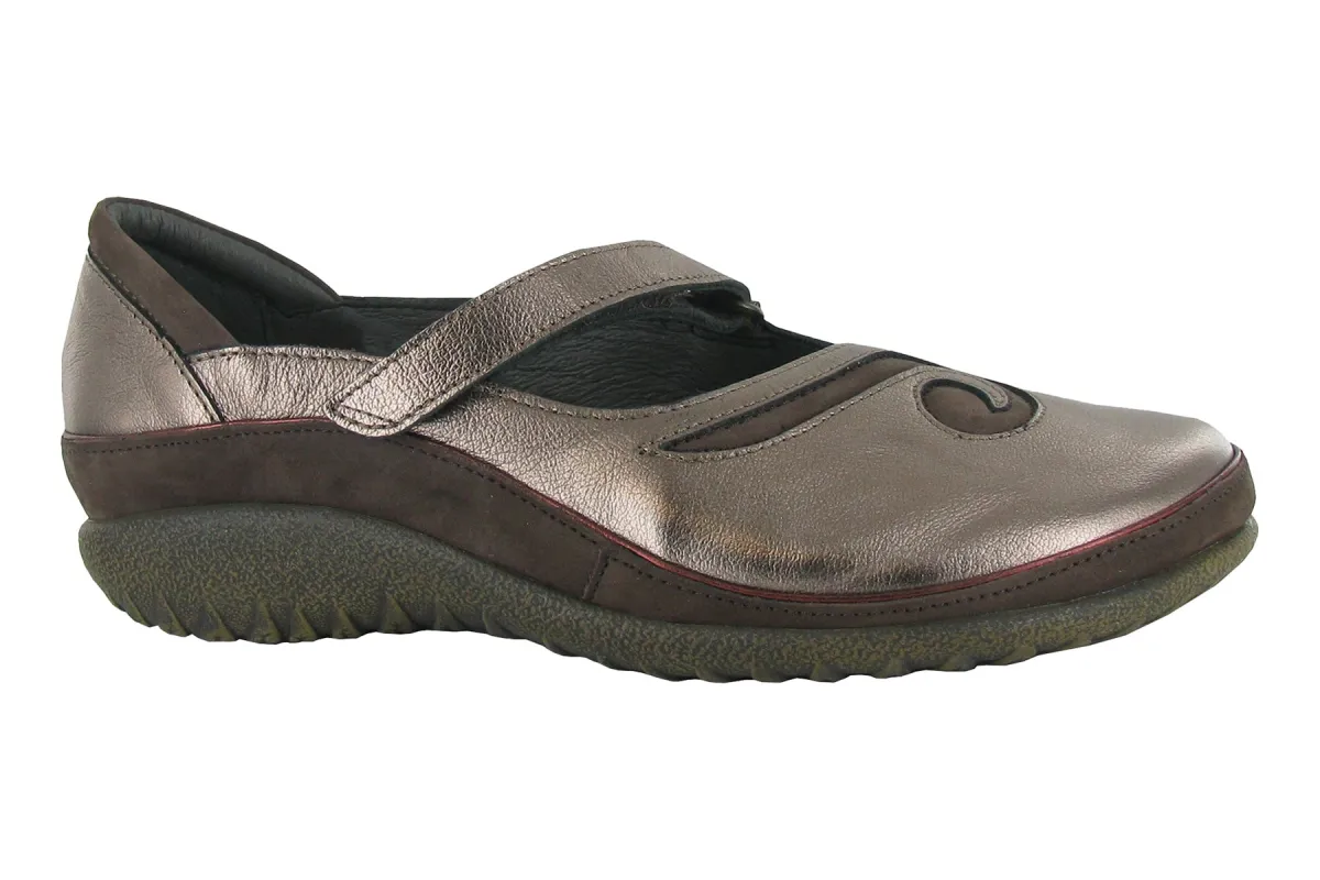 Matai sold by The Walking Company