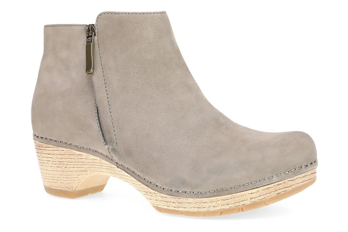 Lizanne sold by The Walking Company