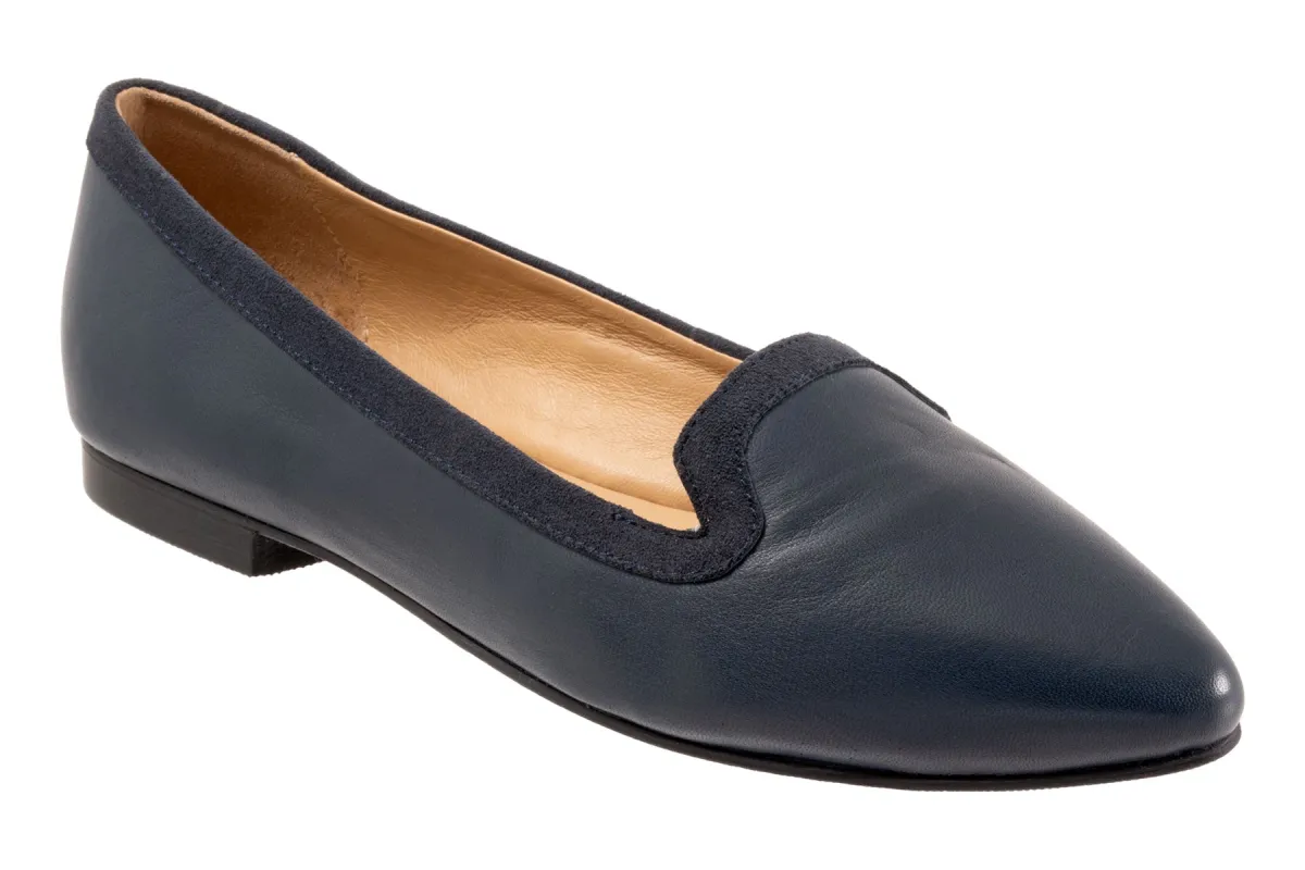 Hannah sold by The Walking Company