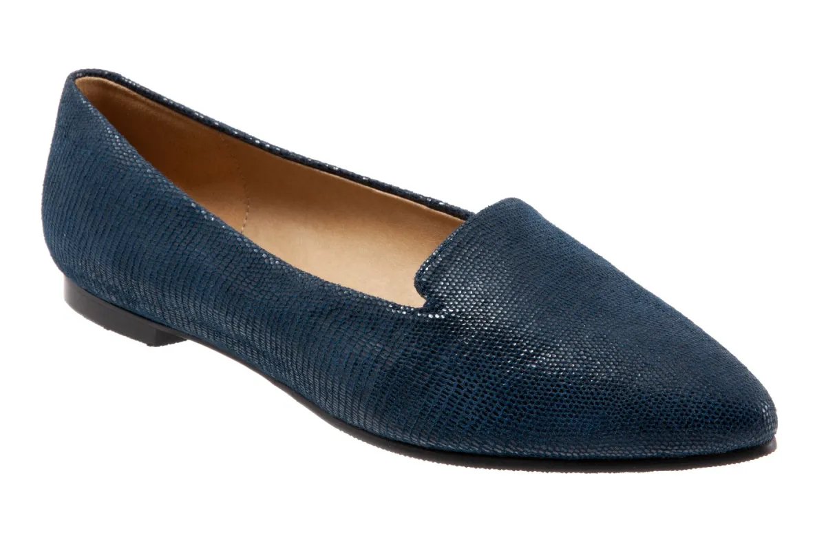 Harlowe sold by The Walking Company