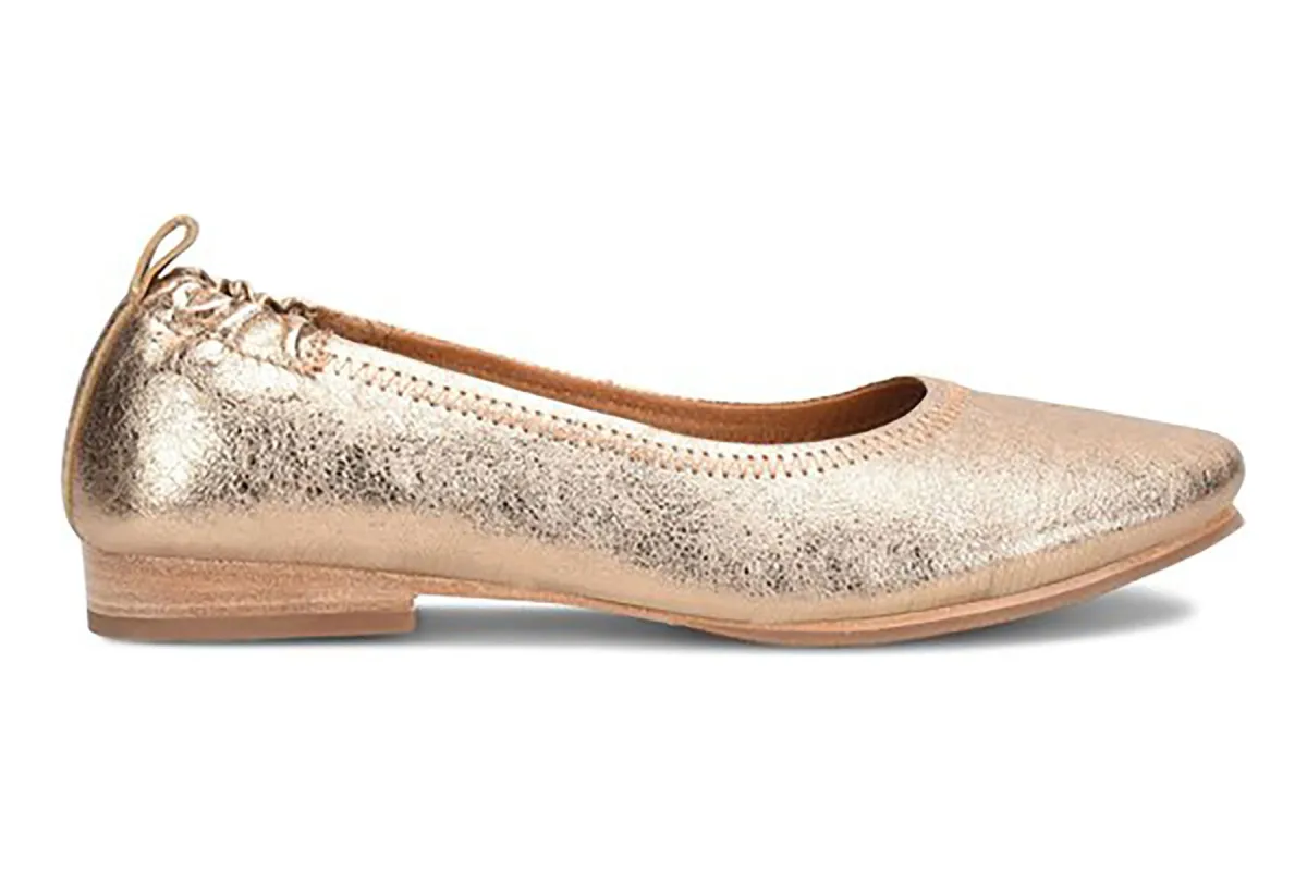 Kenni sold by The Walking Company