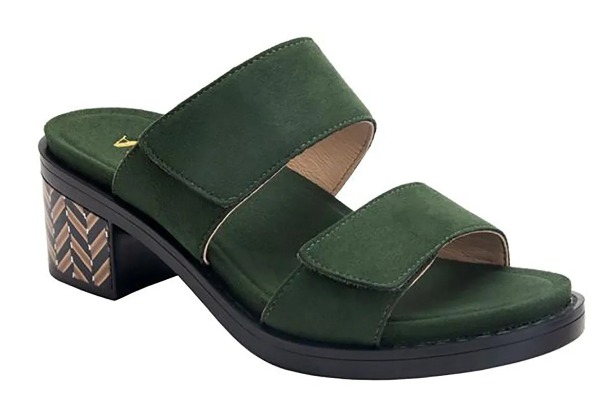 Tia sold by The Walking Company