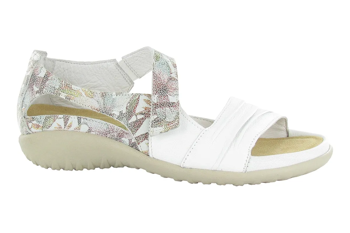 Papaki sold by The Walking Company