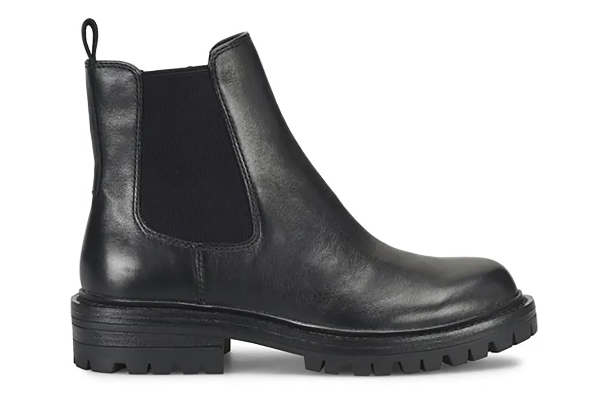 Amanda sold by The Walking Company