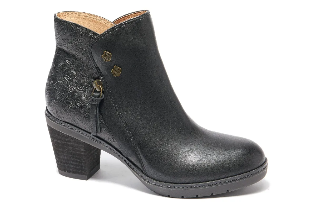 Rea sold by The Walking Company