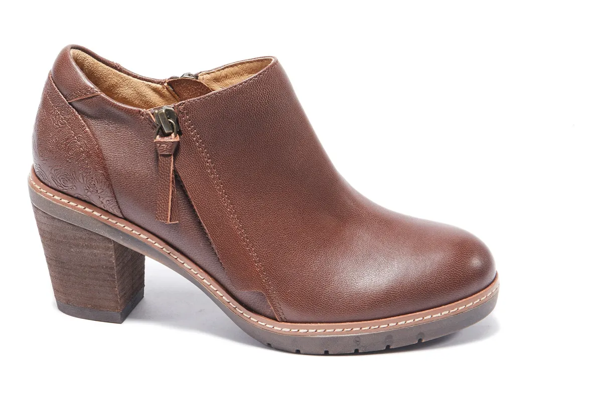 Rylee sold by The Walking Company