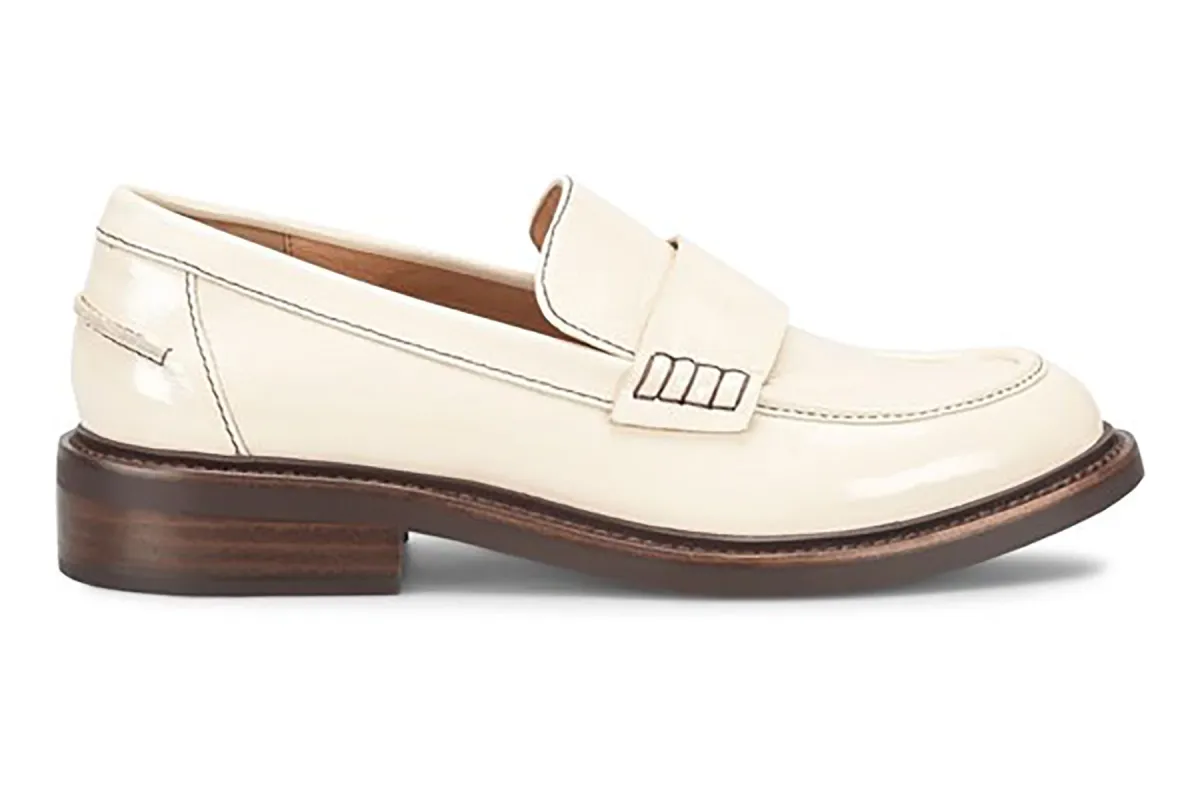 Meryl sold by The Walking Company