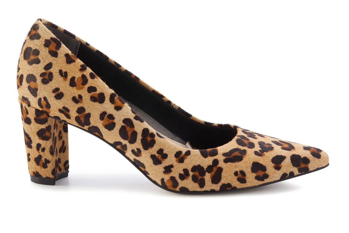 Samantha sold by The Walking Company