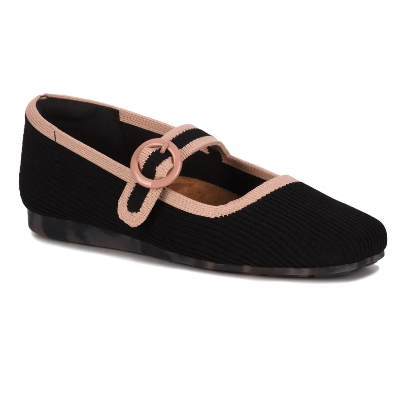 Naomi sold by The Walking Company