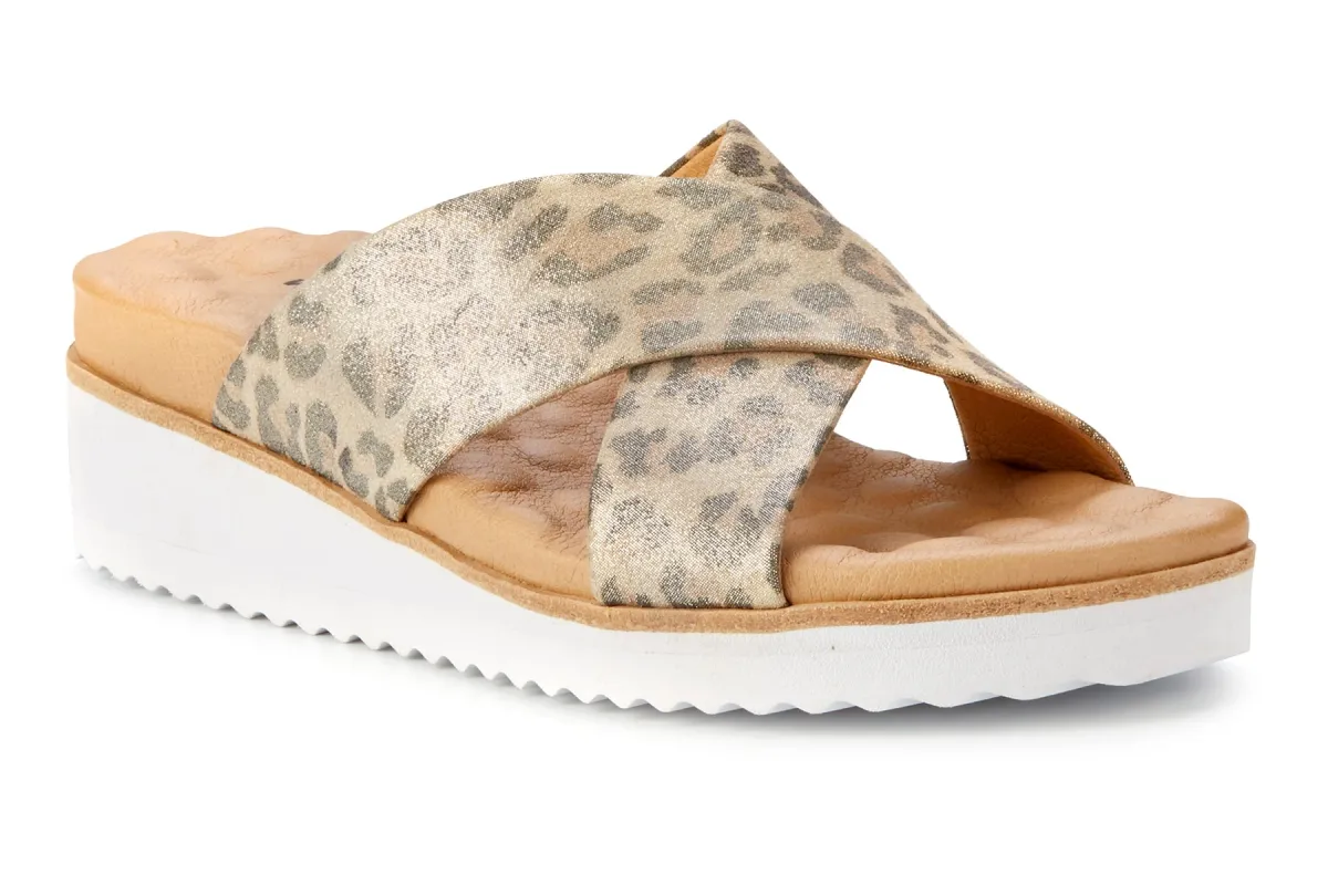 Hudson sold by The Walking Company