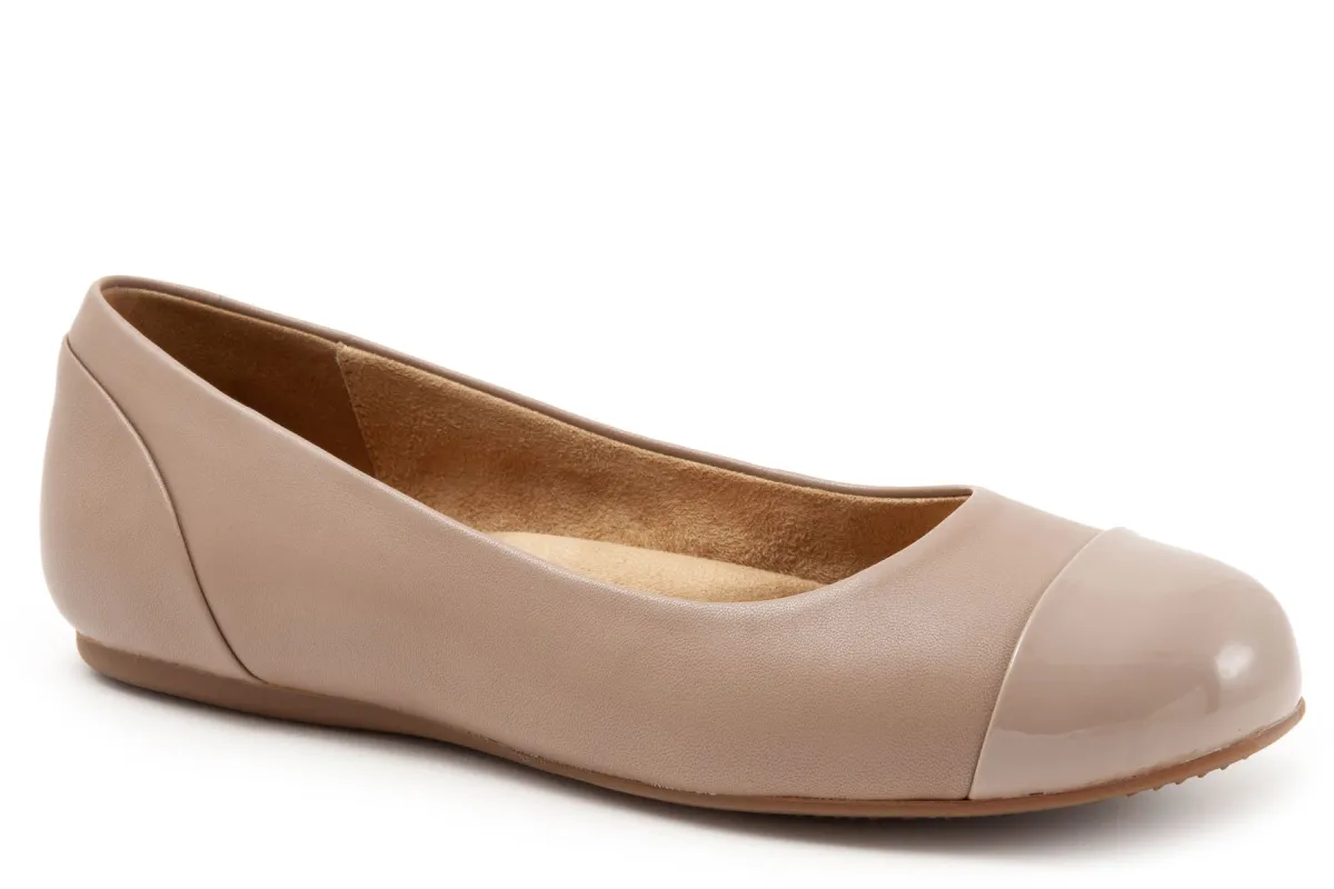 Sonoma Cap Toe made by SoftWalk