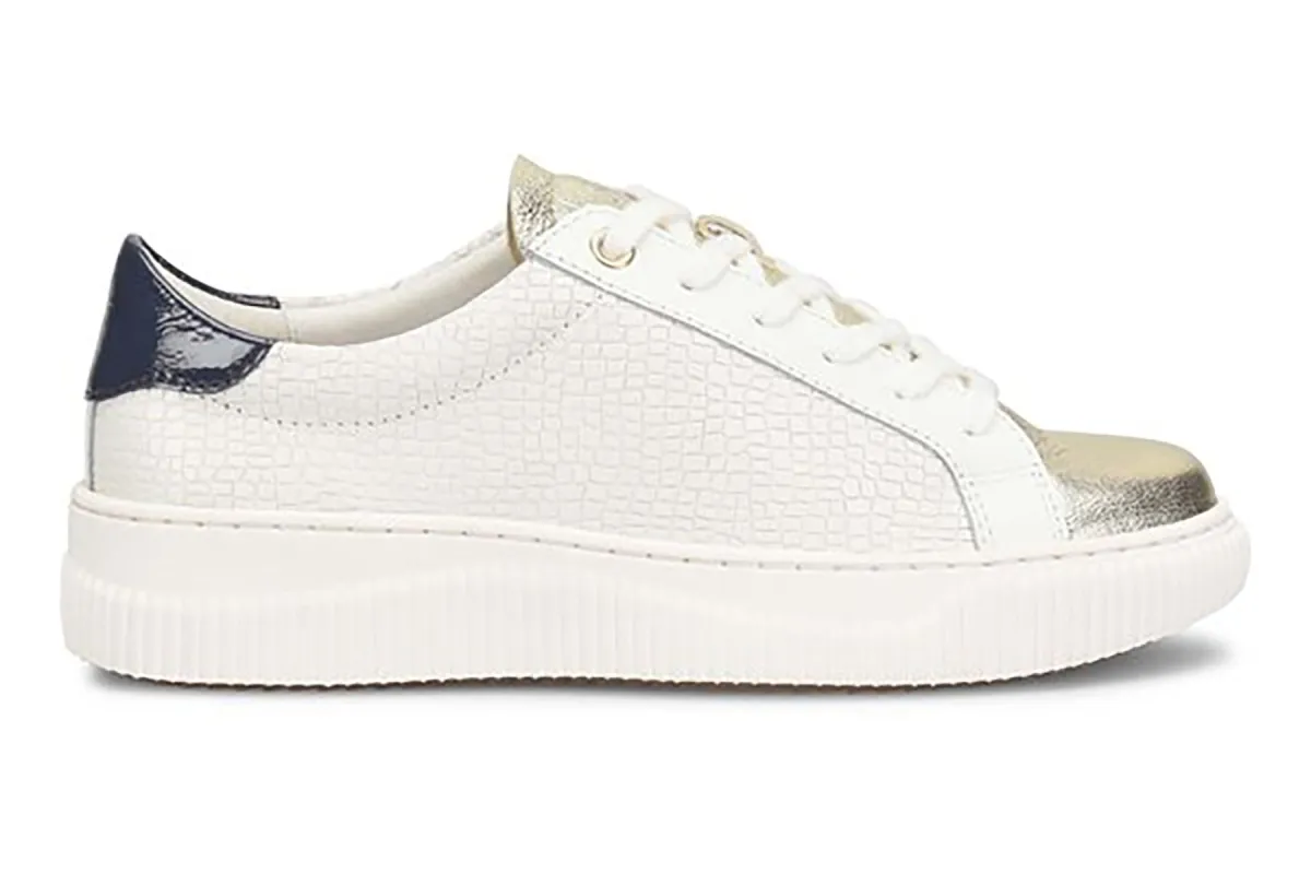 Fianna sold by The Walking Company