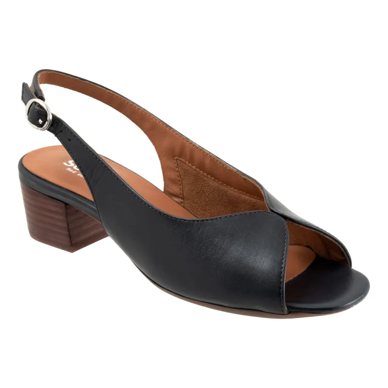 Lakewood sold by The Walking Company